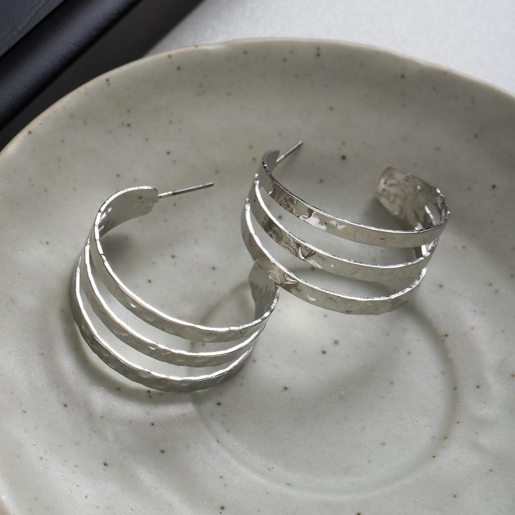 European & American Minimalist Metal C-Shaped Earrings: Multi-Layer Circle Design for a Luxurious, Trendy Look