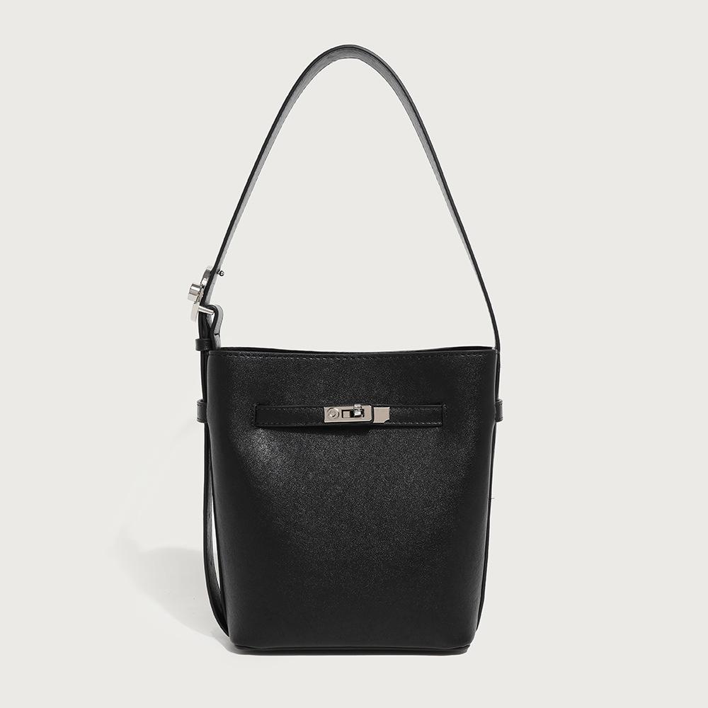 2024 Winter New Niche Women's Bag Fashion Commuting High-Grade Oil Wax Leather Single Shoulder Crossbody Chain Ins Bucket Bag
