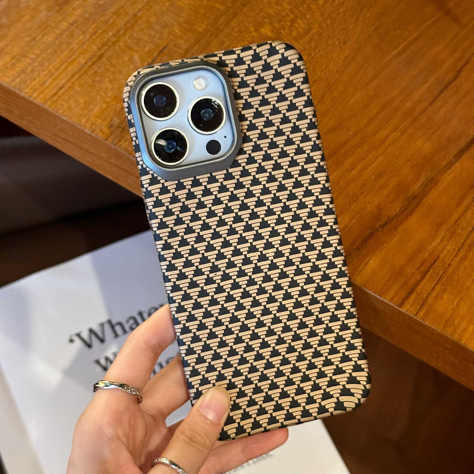 

Applicable To IPhone17PROMAX Mobile Phone Case Kevlar Carbon Fiber Pattern Apple 16 Anti Fall PC Hard Protective Case 15 iPhone 12 PROMAX