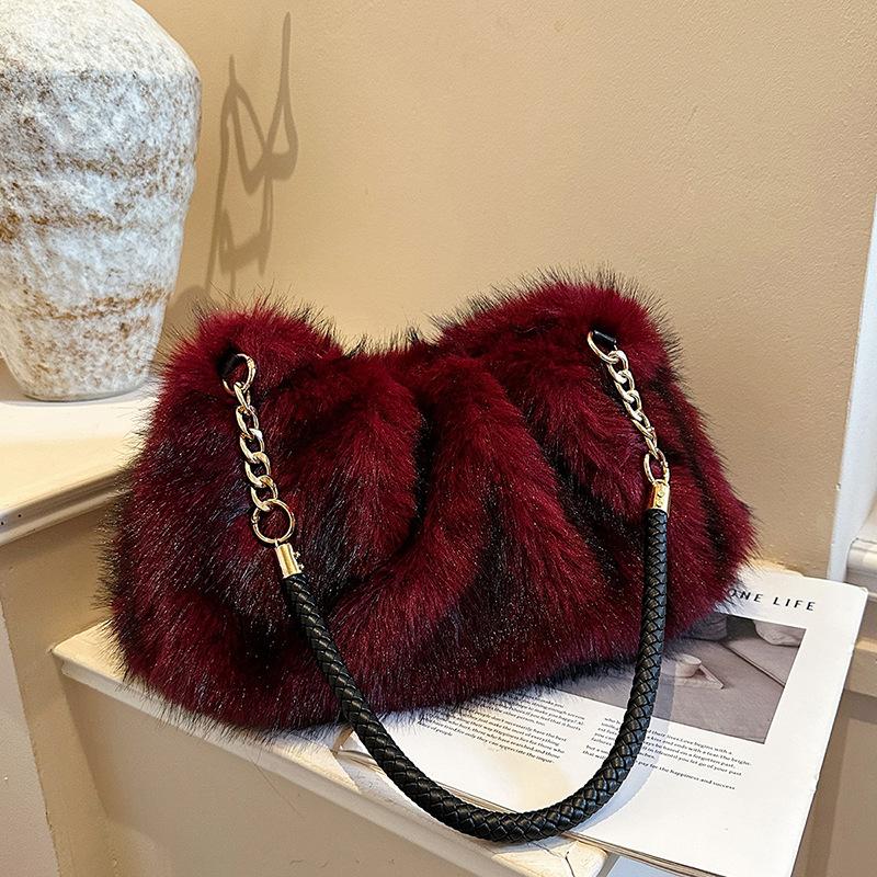 Yogodlns Women Winter Bags New Fashion Shoulder Bag Ladies Fur Shoulder Handbags Female Furry Pleated Designer Underarm Hobo Bags