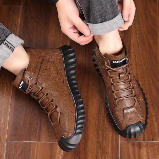 Zapatos de algodón para hombre, zapatos de invierno con aislamiento de felpa, botas de trabajo resistentes al frío y a la nieve, zapatos casuales cómodos para exteriores, zapatos cortos de moda