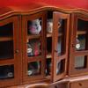 Detailliertes 1/12 Puppenhaus Vitrine Modellfigur Holz Seitenschrank mit funktionierender Tür und Schublade für Szenenlayout