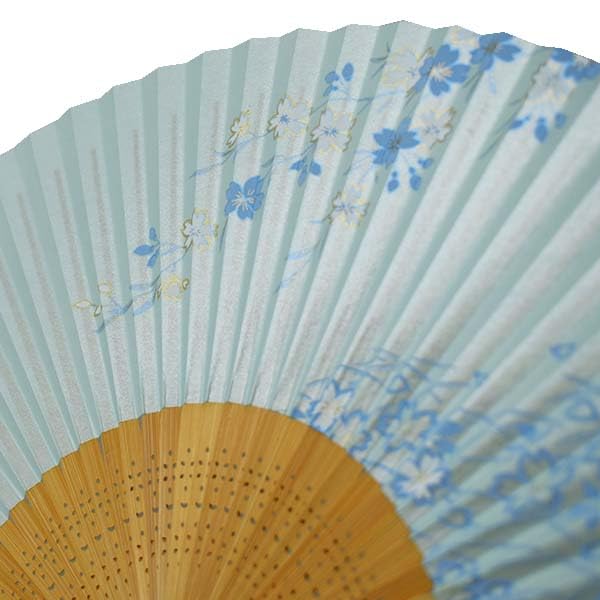 [Stylish Kimono Iroha] High-quality painted fan, made in Japan, white bamboo with carved cherry blossom design, blue pearl background, scented.