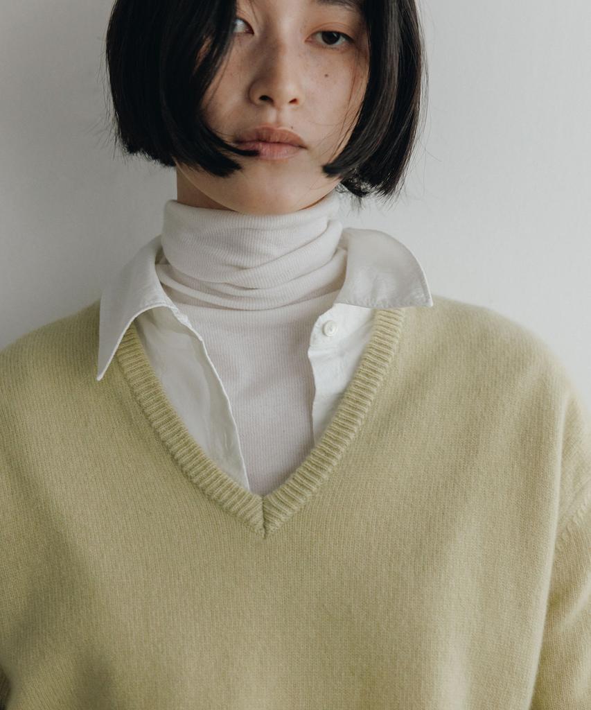 Beullaengkeulumumeon Over V-Neck Knit_Lime