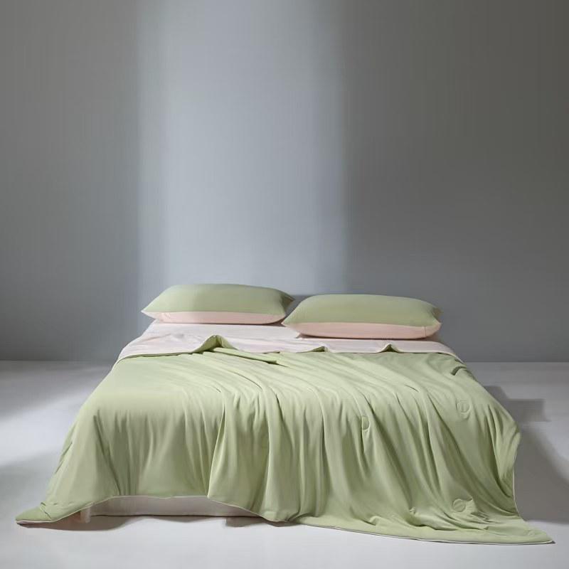 Class A Ice Silk Summer Quilt: Solid Color, Machine Washable, Thin Cooling Blanket for Air Conditioning