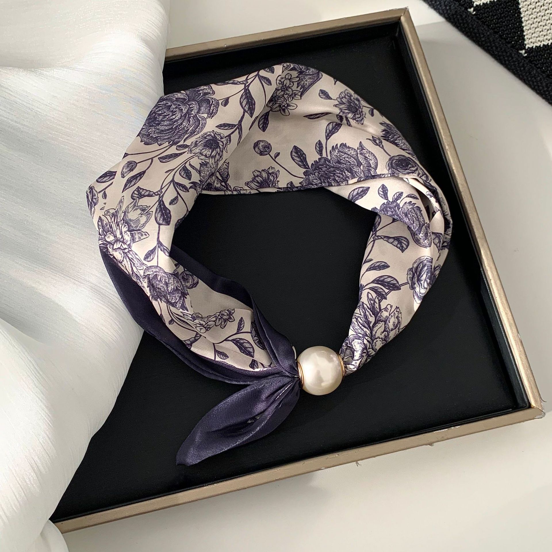 Frans- Luxe Parelketting met Magneet voor Vrouwen, Lichtgewicht Veelzijdige Bandana, Dagelijks Feest Vakantie gray