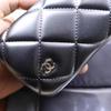 Chanel Schwarzer gesteppter PU-Leder Hartschalen-Sonnenbrillen-Etui
