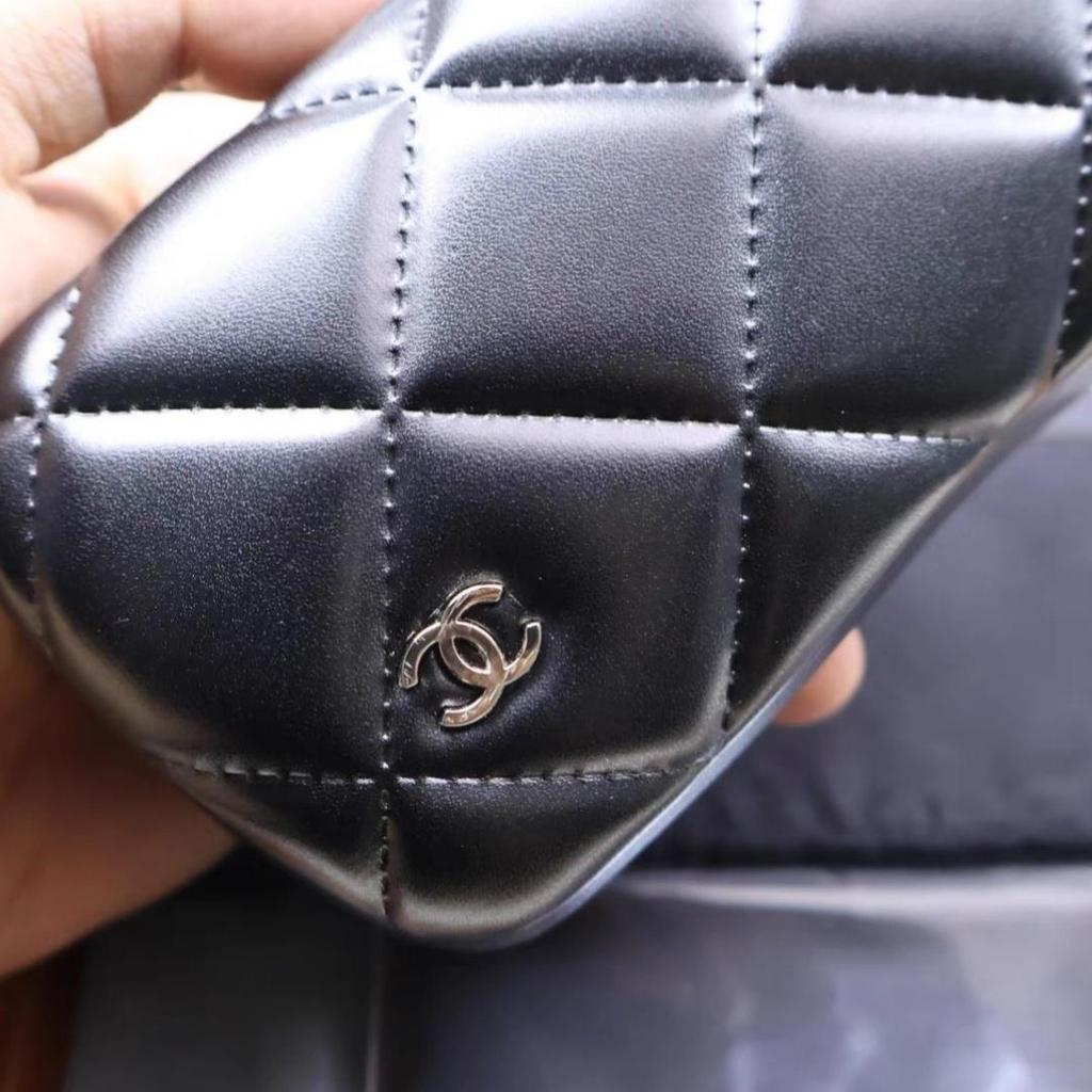 Chanel Schwarzer gesteppter PU-Leder Hartschalen-Sonnenbrillen-Etui
