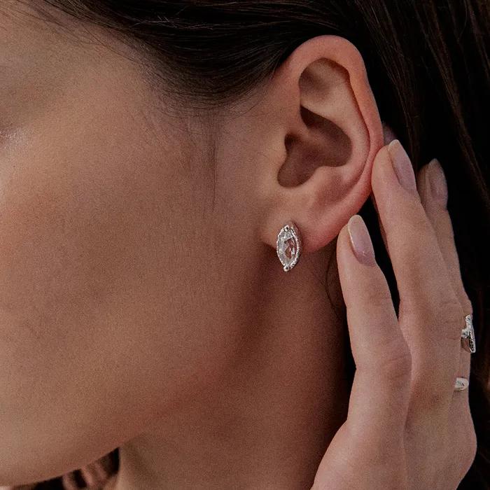 Yoo Young Streamline Earrings