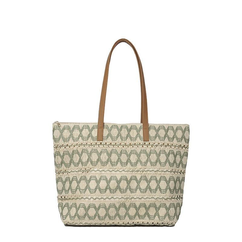 

New niche splicing shoulder woven bag hollow straw bag large capacity fashion beach bag casual tote women s bag зелений