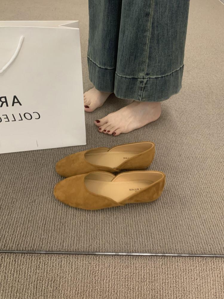 

Suede retro soft-soled Mary Jane shoes women s 2025 spring new white light mouth small red shoes versatile with skirt single shoes 35 коричневый