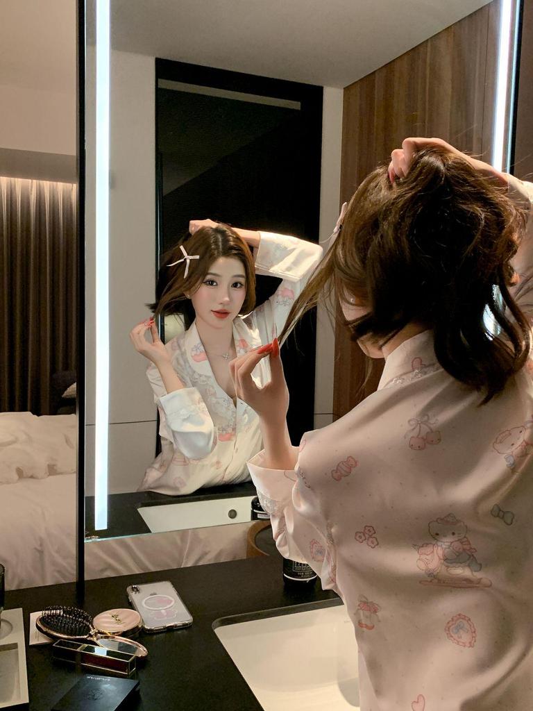 KT Cartoon Print Women's Ice Silk Pajamas - Cute Long Sleeve Spring Set for Comfortable Homewear