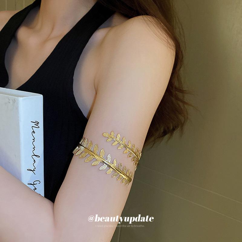 Blatt & Zweig Armreif: Luxuriös, Einzigartiges Design, Vielseitiges Armband im Cold Style