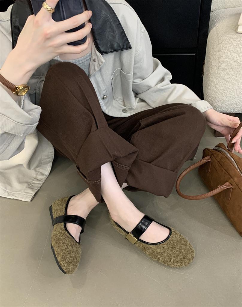 2025 Autumn and Winter New French Retro Square Head Plush Warm Shoes Women Wear Fairy Wind Flat Bottom Fluffy Shoes