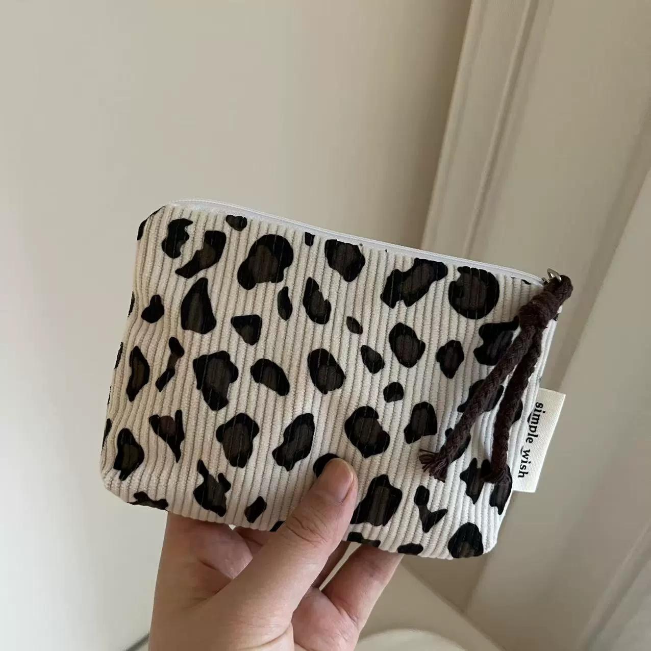 

Retro and Trendy Leopard Print Corduroy Coin Purse, Mini Zipper, Lipstick, Headphone Cushion Storage Bag, Portable белый