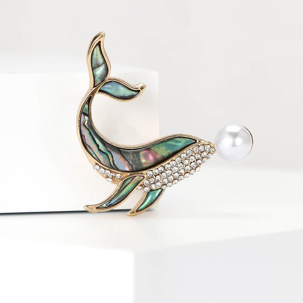 Fashion Enamel Whale Brooches for Women Rhinestone Sea Animal Pins Event Party Gifts New Backpack Decoration Clothes Accessories