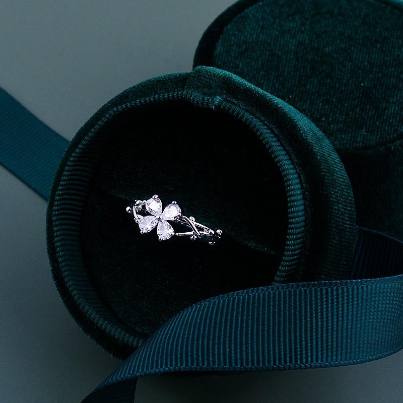 Four-Leaf Clover Girlfriend Ring Women'S Fashion Personality Korean Version Niche Design Cold Wind Lamp Luxury Ins Tide