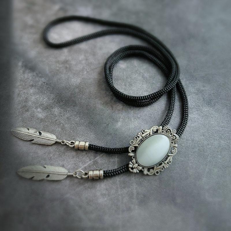 Men Women Handmade Vintage Bolo Tie Western Cowboy Braided Rope Necktie with Antique Stone Feathered Pendant Necklace