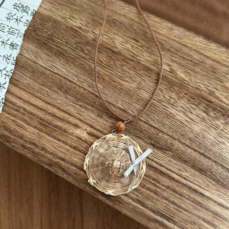 High-End Women's Retro Oval Geometric Resin Necklace