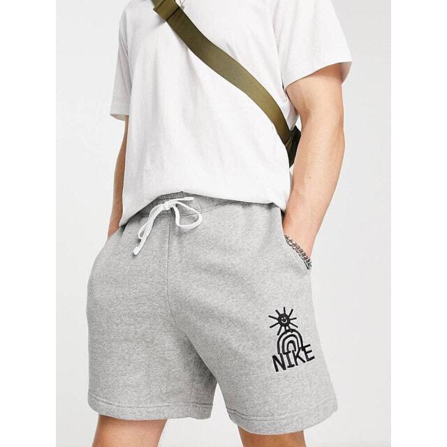 

У Nike есть серые шорты с логотипом Nike Day