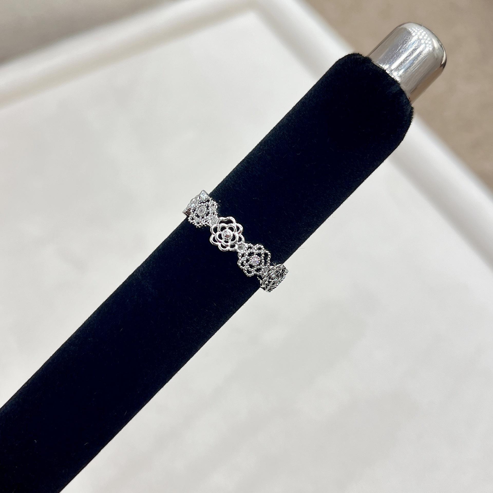 Romantic Five-Flower Sparkling Diamond Ring for Women - Exquisite 2024 Style with Full Diamond Design Hollow Rose Flower Ring