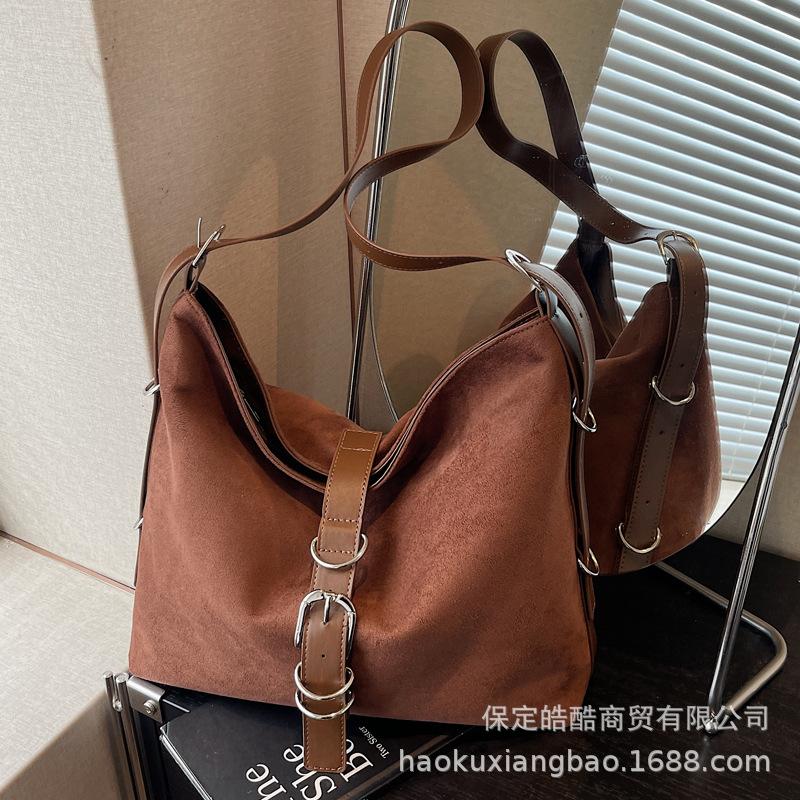 Autumn and Winter Retro Matte Shoulder Bag Women's 2025 New High-end Versatile Commuter Bag Fashion Niche Messenger Bag