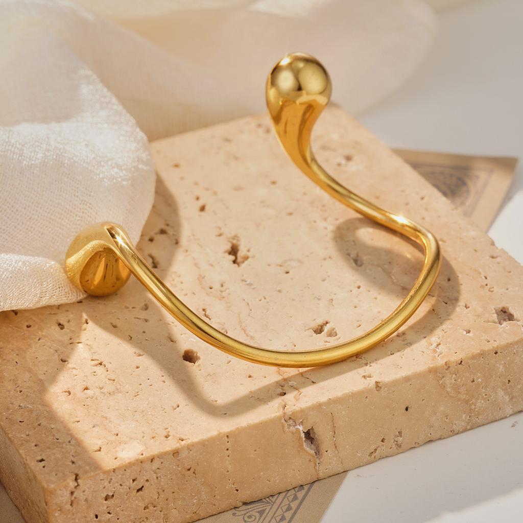 Still simple and personalized new double-layer staggered metal jewelry European and American open stainless steel bracelet female gold