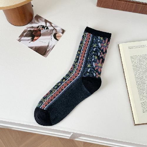 Ethnic Style Retro Women Socks Flower Embossment Harajuku Vintage Cotton Long Socks Autumn and Winter Japanese Middle Tube Socks