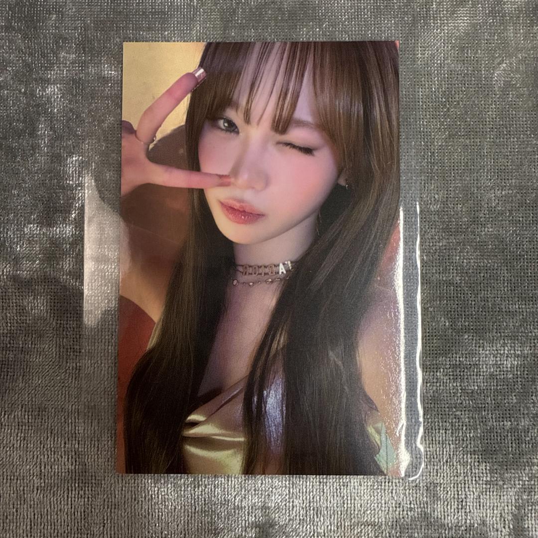 

[USED] Le Serrafim Hot Sanok Chaewon Official Product