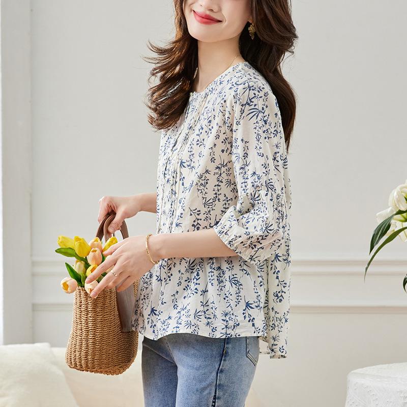 Blue and White Porcelain Small Floral Blouse for Women In Three-quarter Sleeve Summer Updated Round Neck Comfortable Fit Top Korean Everyday Blouse