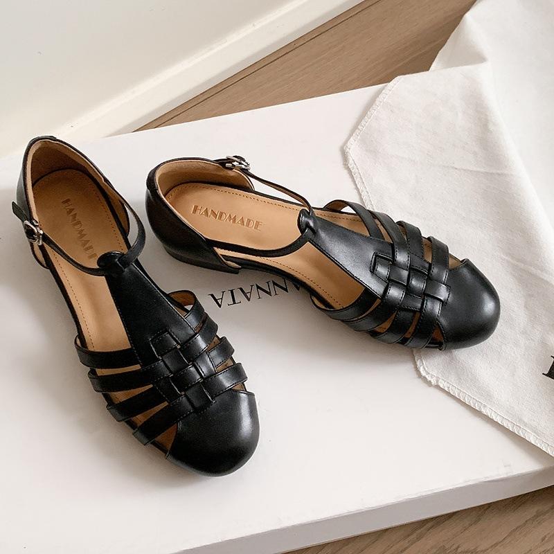 

2025 Британская плетеная ажурная сумка, сандалии с открытым носком, женские летние новые кожаные на низком каблуке, с круглым носком, римские туфли-клетка 34 чёрный