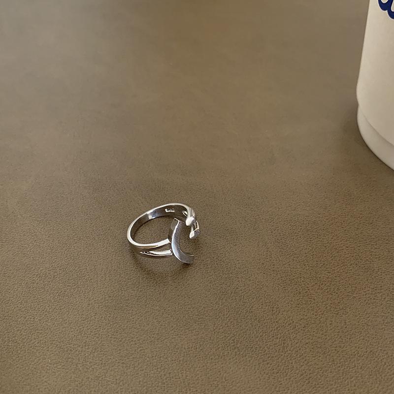 Women's Smiling Face Open Index Finger Ring - Niche, Slimming Design in Cold Style Fashion