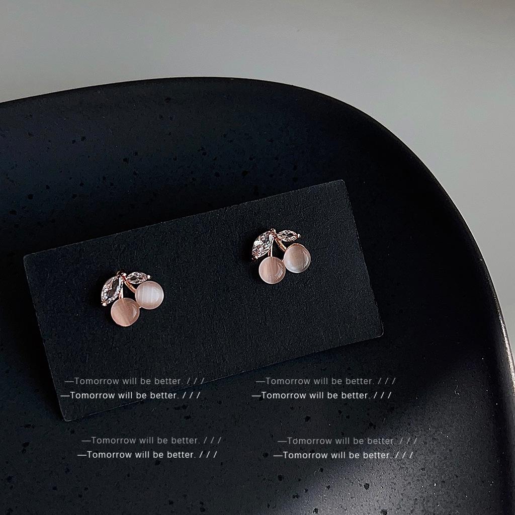 Zircon Cat's Eye Cherry Earrings for Women - Sweet Japanese & Korean Style, Simple Fashion, Fresh Design.