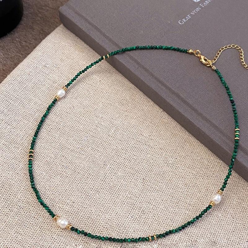Luxury-lite Lapis Lazuli Style Xiaomi Pearl Beaded Necklace with An Emerald Zircon Pendant At The Clasp of The Collarbone Chain