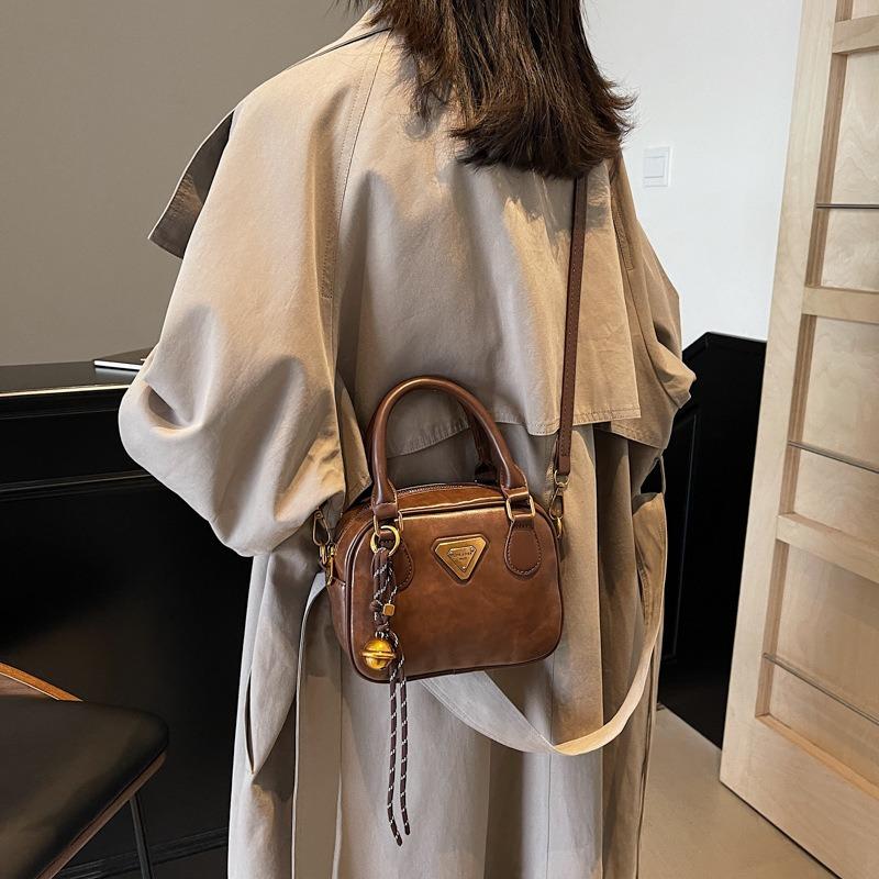 High-end Niche Bag Women's Autumn and Winter New Fashion Shoulder Messenger Bag Retro Portable Small Square Bag