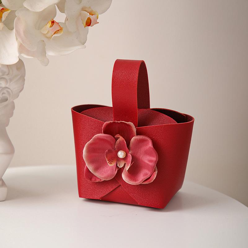 Creative Portable Pu Leather Wedding Hand-Held Candy Box With Flower Decor Wedding Holiday Party Small Gift Bag Red
