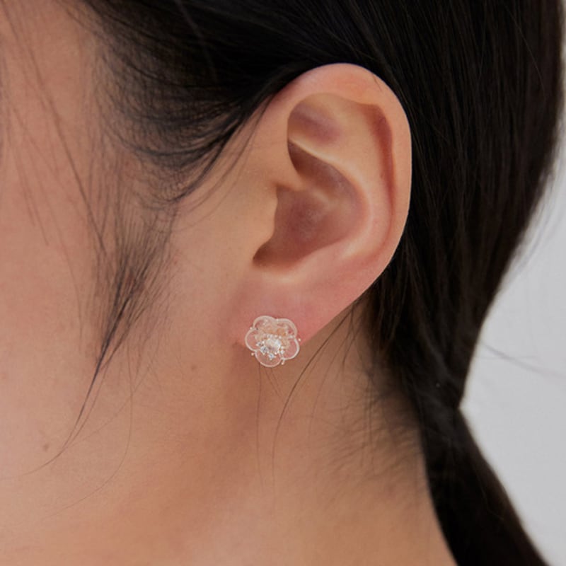 

OR D`OR Natural Stone White Quartz Flower Earrings baby pink