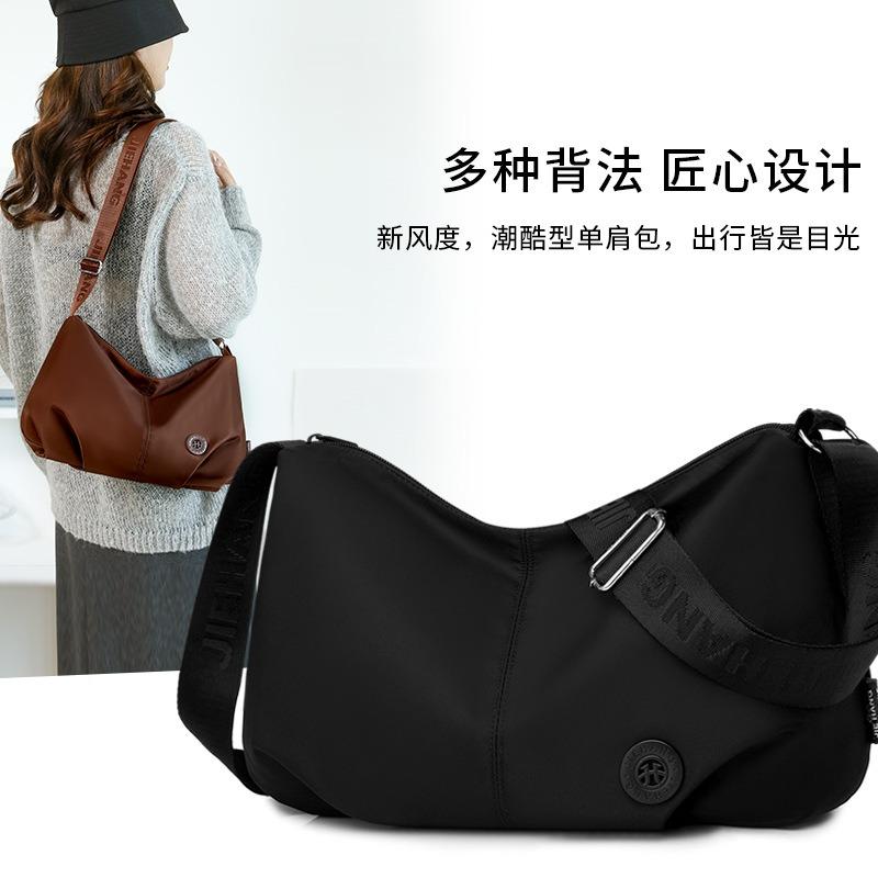 Autumn new high-value fashionable women's shoulder bag casual simple messenger bag anti-splashing nylon bag