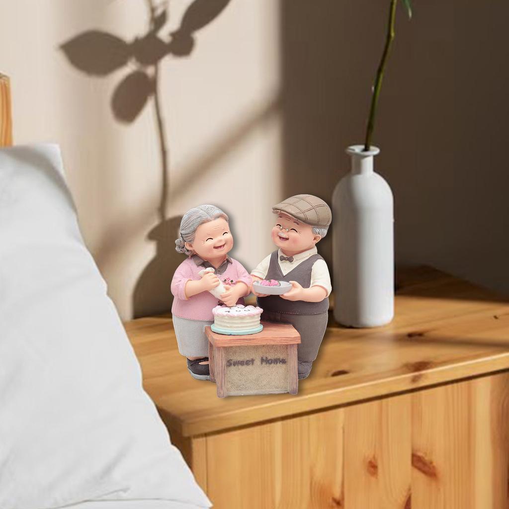 Sweet Loving Old Married Couple Statue Resins Grandparents Figurine for Romantics Valentines Day Home and Wedding Decors