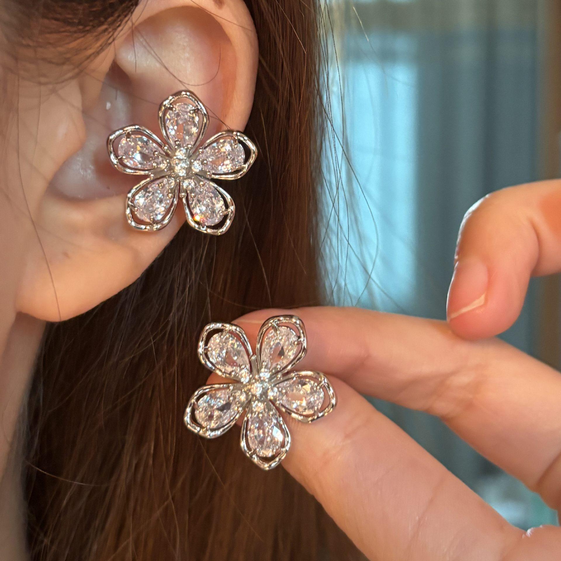Flower Zircon Ear Cuff: Elegant, No-Piercing, Versatile Earrings for Women