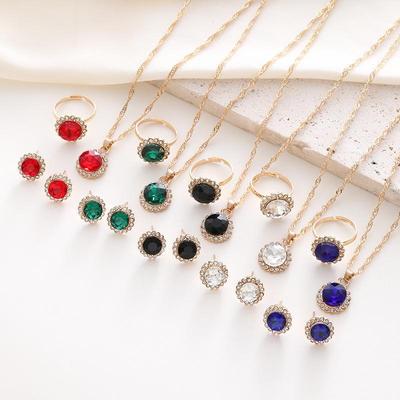 Shein Damen-Schmuckset mit runden Diamanten und Zirkonia-Strasssteinen: Halskette, Ohrringe und Ring.