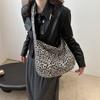 Large Capacity Popular Leopard Print Simple Fashion Tote Bag Women's Leisure New Summer Retro Personalized Messenger Bag