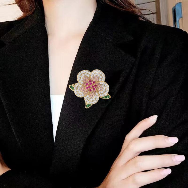 Elegant Farge Kamelia Magnetisk Brosje Dame Høy Sans Nisje Korsasje Allsidig Draktsfrakk Tilbehør Feriegaver