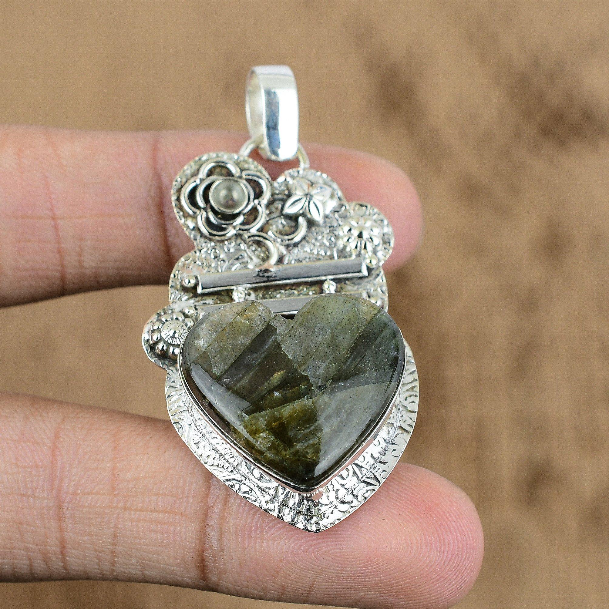 

Gift For Her 925 Sterling Silver Natural Labradorite Gemstone Pendant Flower