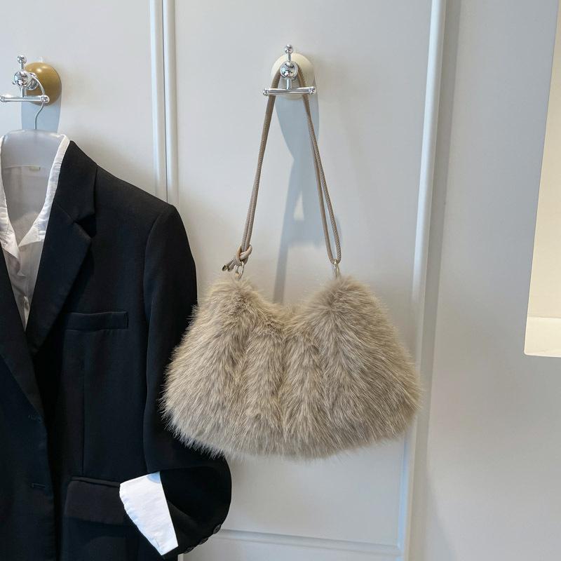 Elegant Faux Fur Crossbody Bag Vintage Bucket Woman Handbag Large Capacity Fashi Plush Versatile Shoulder Bag