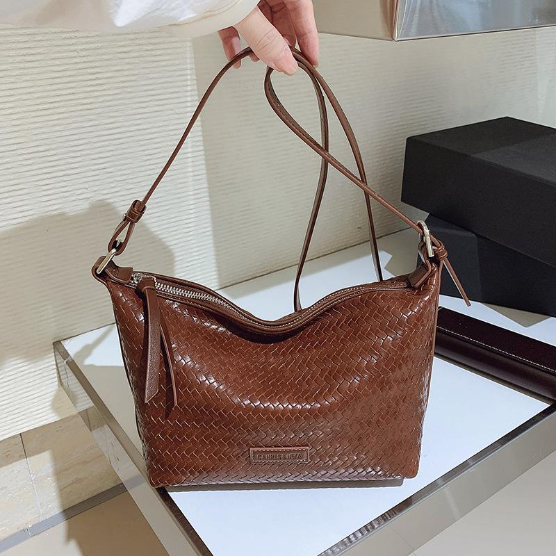 Premium Underarm Bag Women's New Fashion Woven Pattern Dumpling Bag Simple Commuter Shoulder Messenger Bag
