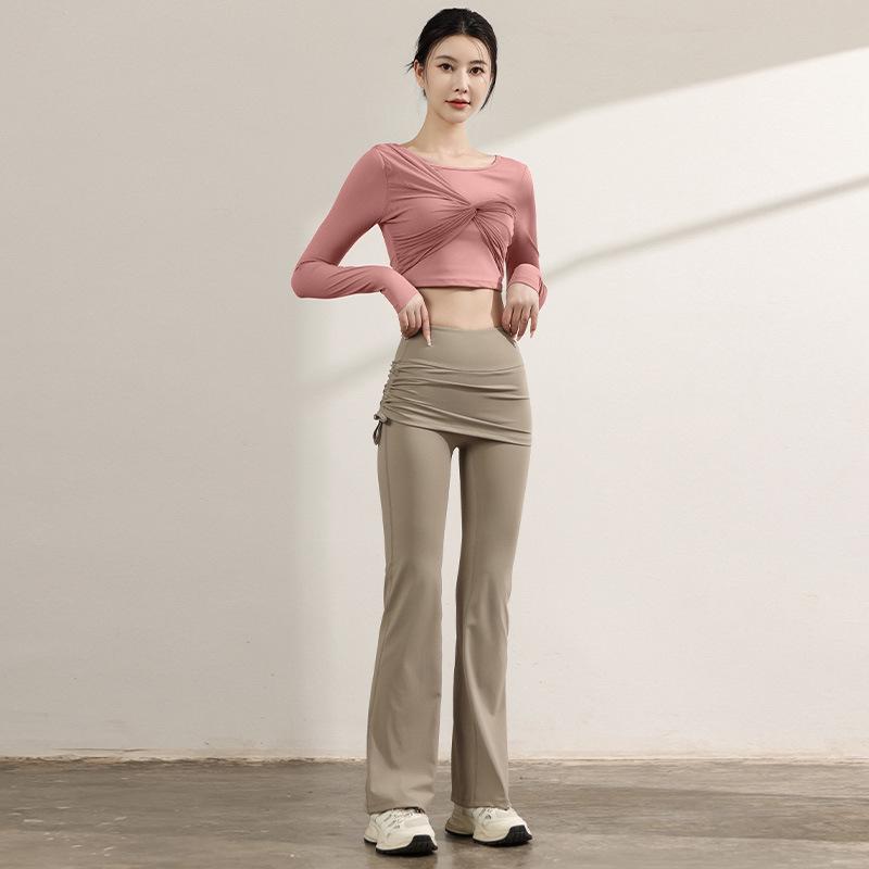 Yoga Set: Long Sleeve Sports Top with Built-in Bra, Slimming Fit, Beautiful Back Mesh for Pilates Training