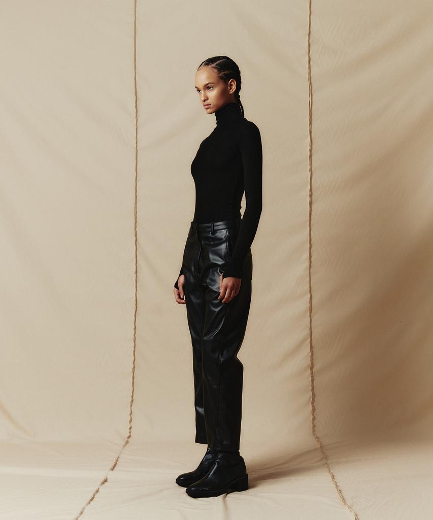 Naiteupeullou Tencel Wool Turtleneck Sweater (Black)