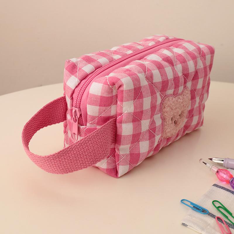 Bear Makeup Pouch Spacious Cosmetic Pouch Portable Cosmetic Bag Compact Makeup Bag For Travel Everyday Use Organization
