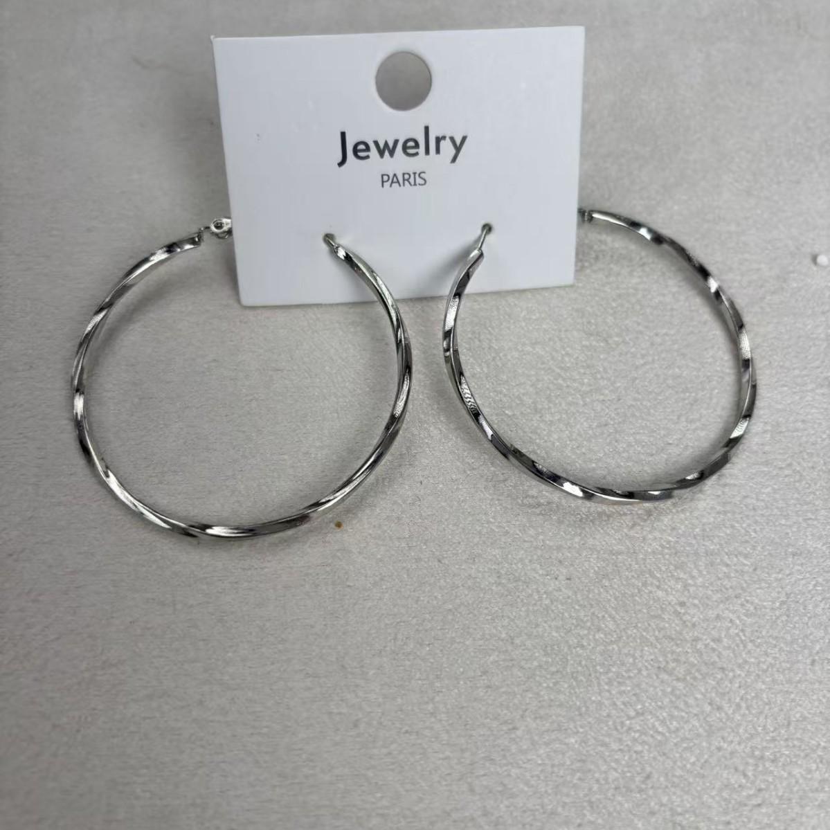 

2025 Trendy Women s Large Hoop Earrings: Influencer Style, Statement Twist Circles, European & American Fashion Jewelry. срібний